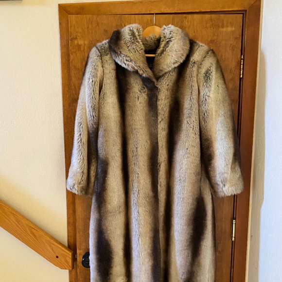 Donna Salyers full length faux fur - Picture 1 of 2